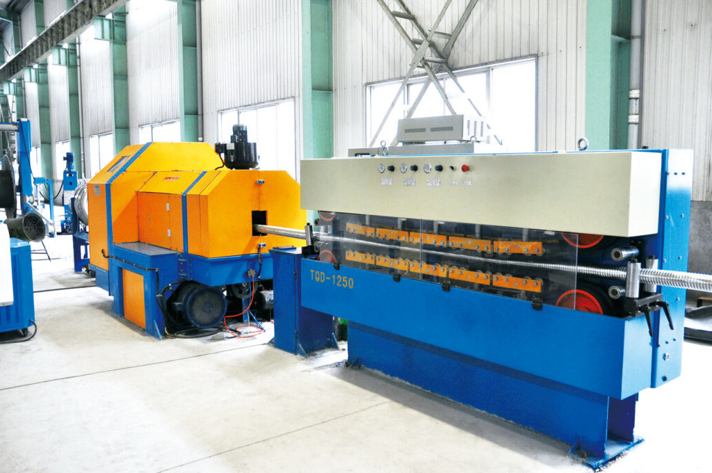 Concentric interlocked armouring machine for round and flat cables