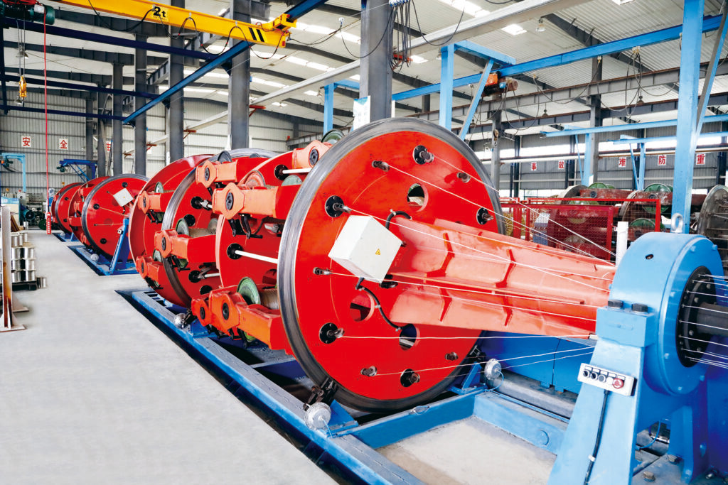 Planetary stranding machine with multiple rotating cages